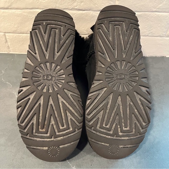 UGG sz 5 mini Bailey bow black suede bow tie boots - Picture 11 of 15